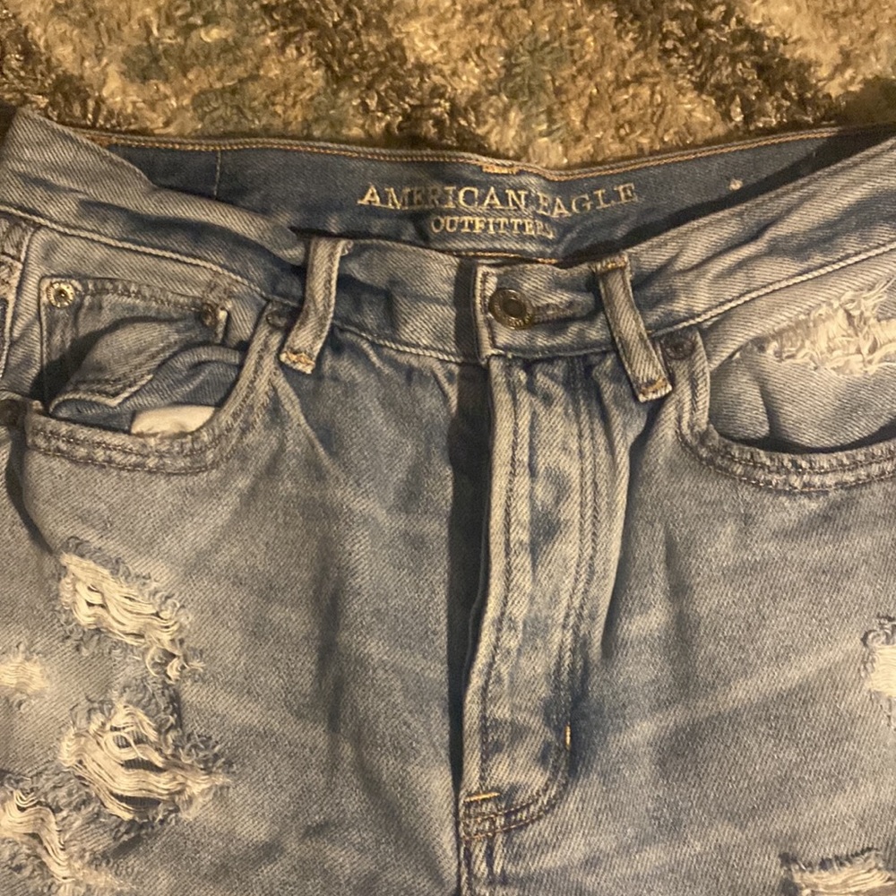 Woman’s size 4 American eagle light wash hole jeans - Picture 3 of 10